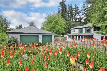 1208 Bush Point Road , Freeland, WA 98249