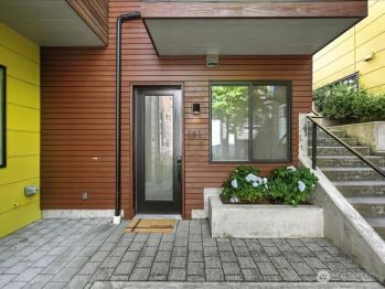 3813 Fremont Lane N, Seattle, WA 98103