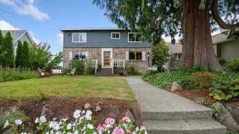 10032 63rd Avenue S, Seattle, WA 98178-2305
