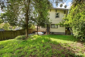 906 15th St , Bremerton, WA 98337