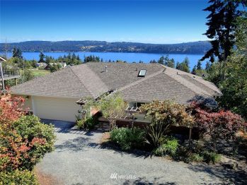 4935 Breezefair Road , Freeland, WA 98249