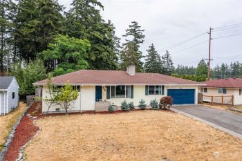 544 NE Ronhaar Street , Oak Harbor, WA 98277
