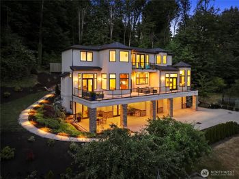 8246 W Mercer Way , Mercer Island, WA 98040-5631