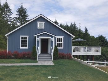 9500 Bucsit Lane NE, Bainbridge Island, WA 98110