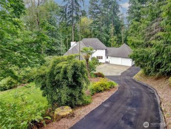 25043 SE Mirrormont Boulevard , Issaquah, WA 98027