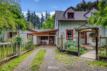 8034 Ferncliff Avenue NE, Bainbridge Island, WA 98110