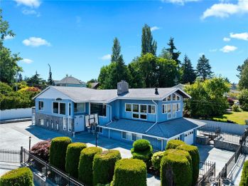 3306 M Avenue , Anacortes, WA 98221-3348