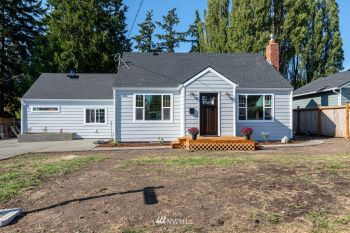 950 SE 4th Avenue , Oak Harbor, WA 98277