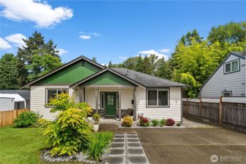 409 9TH Avenue NE, Puyallup, WA 98372-2943