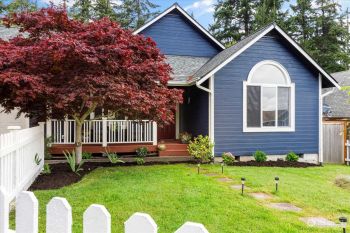 1323 Sealawn Boulevard , Freeland, WA 98249