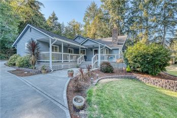 1011 10th Court , Fox Island, WA 98333
