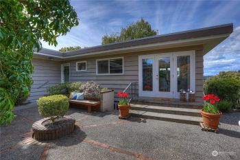 1751 N Narrows Drive , Tacoma, WA 98406