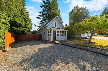 1413 14th St , Anacortes, WA 98221