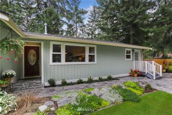 828 Island Boulevard , Fox Island, WA 98333