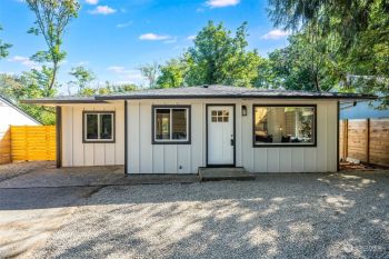 10128 16th Ave S , Seattle, WA 98168