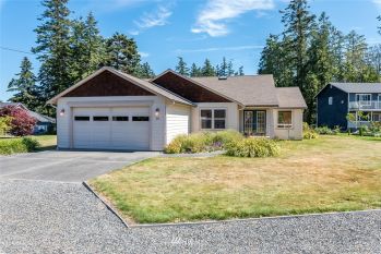 31 Edgewater Drive , Camano Island, WA 98282