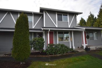 685 SE Ireland Street #5, Oak Harbor, WA 98277