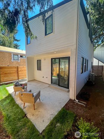7350 21st Avenue NW, Seattle, WA 98117