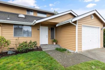 153 NW Nunan Loop #2, Oak Harbor, WA 98277