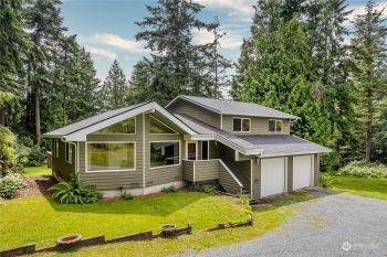 411 Tradewind Ln , Camano Island, WA 98282