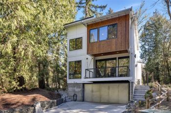 13532 Phelps Rd NE, Bainbridge Island, WA 98110