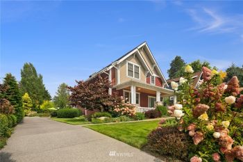 548 Pierce Court NW, Bainbridge Island, WA 98110