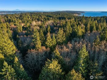 1 E Ashley Way , Camano Island, WA 98282