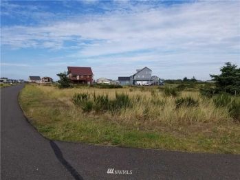 407 Riviera Street SW, Ocean Shores, WA 98569