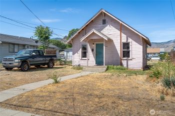 910 Walker Avenue , Wenatchee, WA 98801