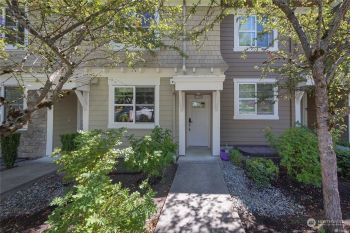 7525 129th Place SE #E103, Newcastle, WA 98056