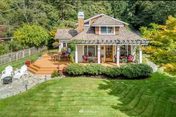 3692 Crystal Springs Drive NE, Bainbridge Island, WA 98110