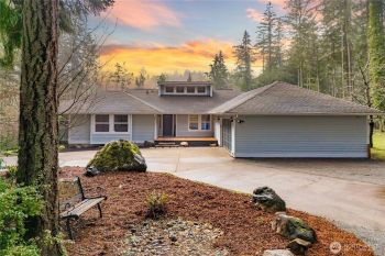 1004 Makah Place , Fox Island, WA 98333