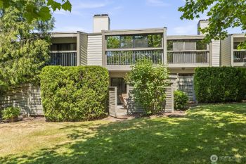 22701 Lakeview Drive #D5, Mountlake Terrace, WA 98043