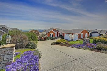 163 Glacier Peak Drive , Camano Island, WA 98282-8562