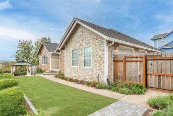 215 Paxton Road , Kelso, WA 98626