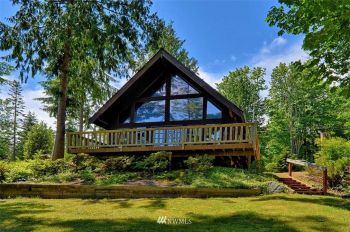 1559 Lake Drive , Camano Island, WA 98282