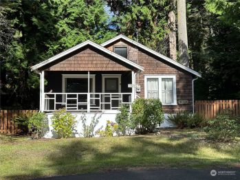 3321 Walnut Court , Camano Island, WA 98282