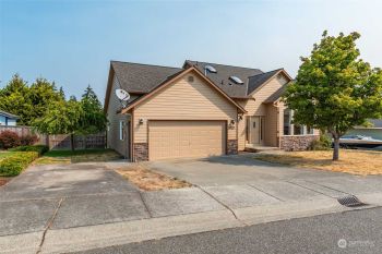1630 SW 17th Avenue , Oak Harbor, WA 98277
