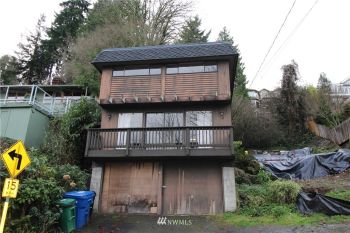 11905 Lakeside Place NE, Seattle, WA 98125-5954