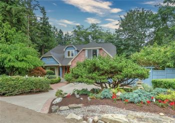 10756 Sunrise Drive NE, Bainbridge Island, WA 98110