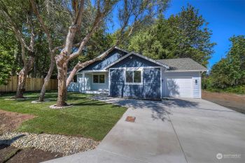 6658 NE Center Street , Suquamish, WA 98392