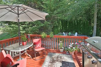 11594 Berry Patch Lane NE, Bainbridge Island, WA 98110