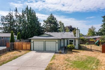 399 SE Fisher Court , Oak Harbor, WA 98277