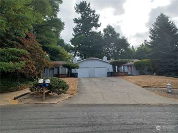 11213 11215 89th Avenue Ct E, Puyallup, WA 98373