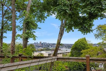 566 McGraw Street , Seattle, WA 98109