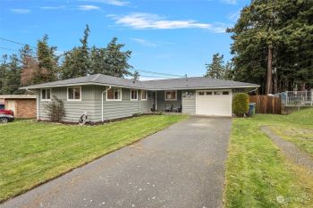 1742 NE 6th Avenue , Oak Harbor, WA 98277