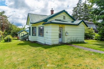 1245 SE 8th Avenue , Oak Harbor, WA 98277