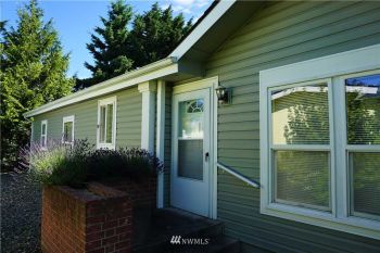 648 N 7th Avenue , Sequim, WA 98382