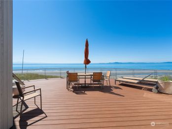 4849 Surfcrest Drive , Oak Harbor, WA 98277-7903