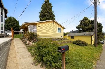 1224 4th Street , Bremerton, WA 98337-1207